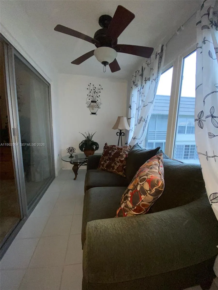8135 Sunrise Lakes Blvd # 308, Sunrise FL 33322