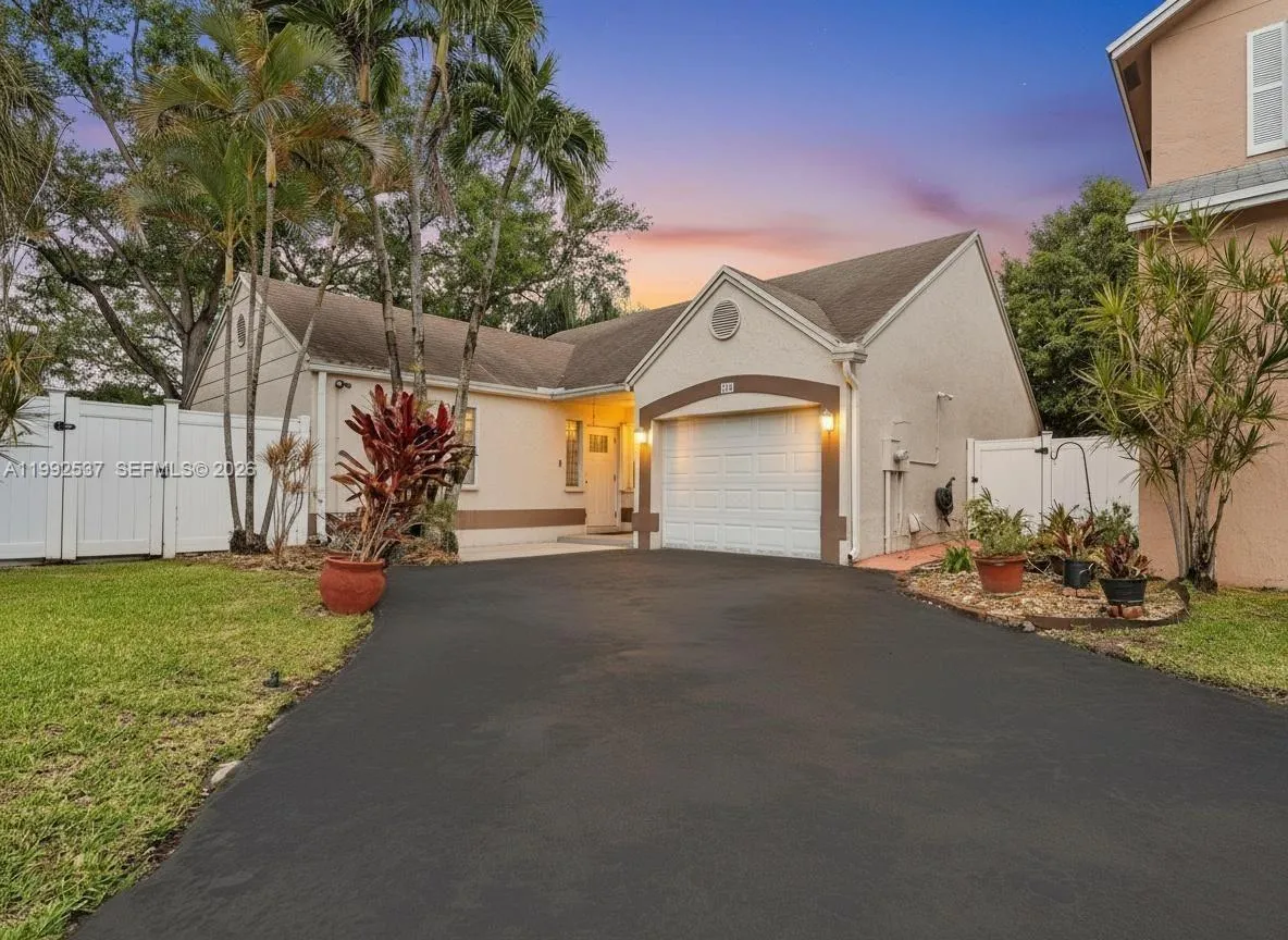 2 bedroom 2 bath for sale at 371 NW 101st Ter, Pembroke Pines FL 33026