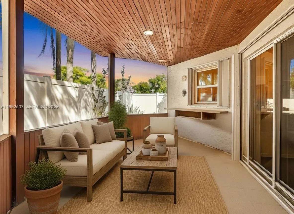 371 NW 101st Ter, Pembroke Pines FL 33026