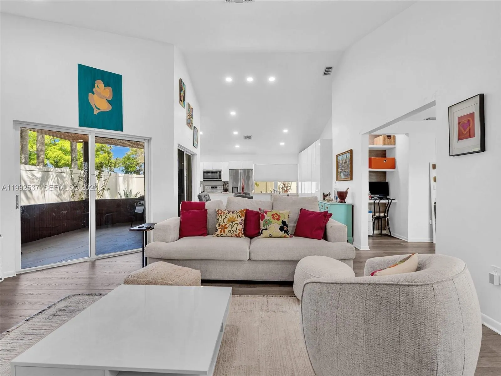 371 NW 101st Ter, Pembroke Pines FL 33026