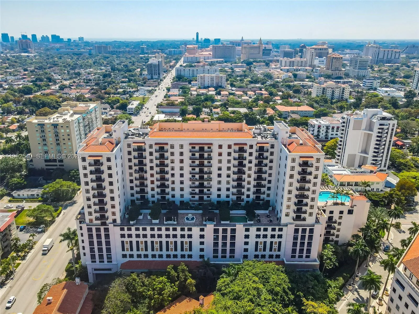 2 bedroom 2 bath for rent at 888 S Douglas Rd # 807, Coral Gables FL 33134