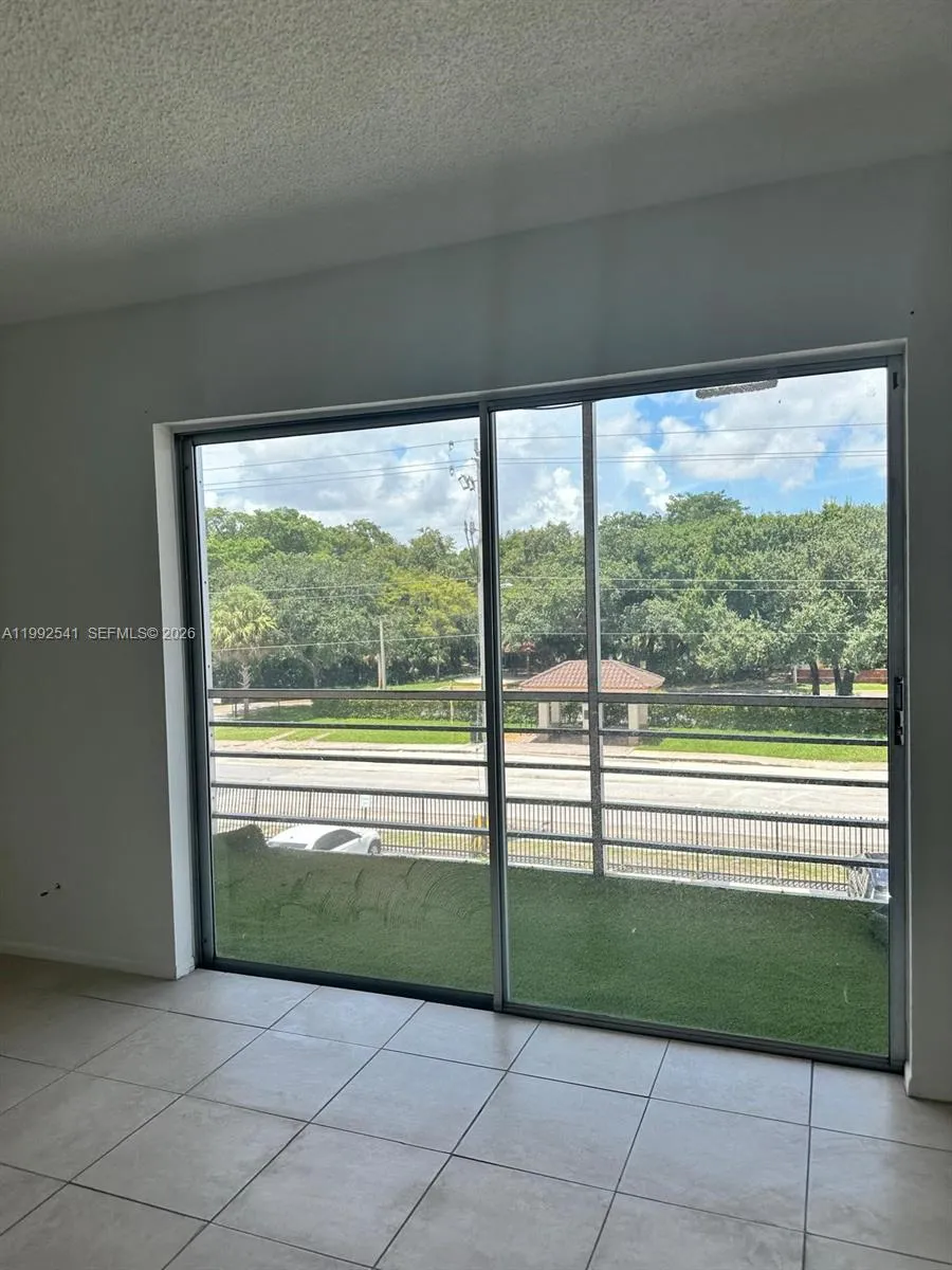 4848 NW 24th Ct # 309, Lauderdale Lakes FL 33313