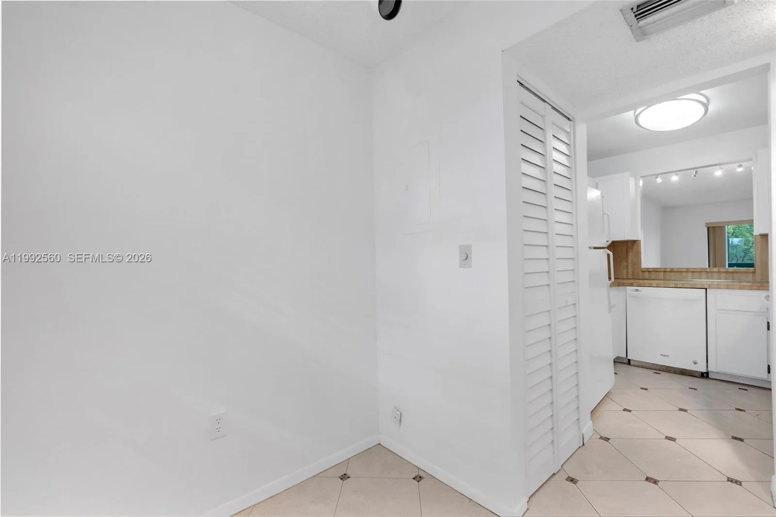 1021 Mockingbird Ln # 302, Plantation FL 33324