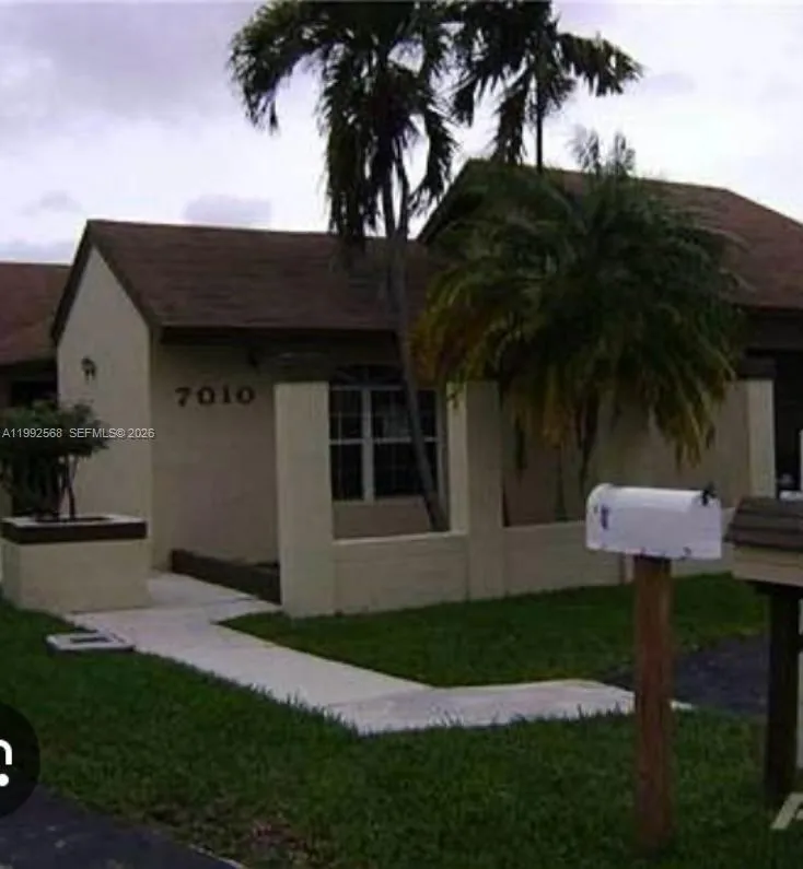 3 bedroom 2 bath for sale at 7010 SW 103rd Pl, Miami FL 33173