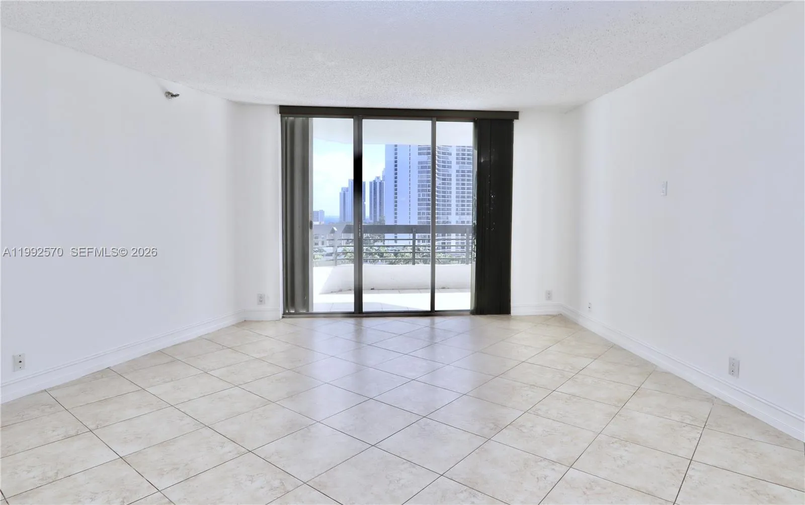 3500 Mystic Pointe Dr # 1207, Aventura FL 33180
