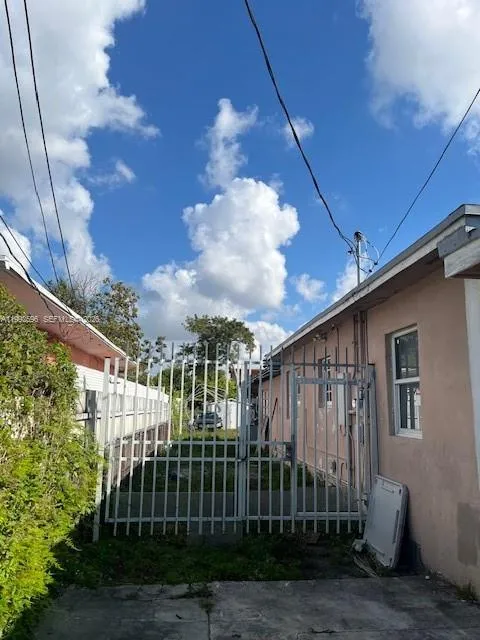 2845 SW 21st Ter, Miami FL 33145