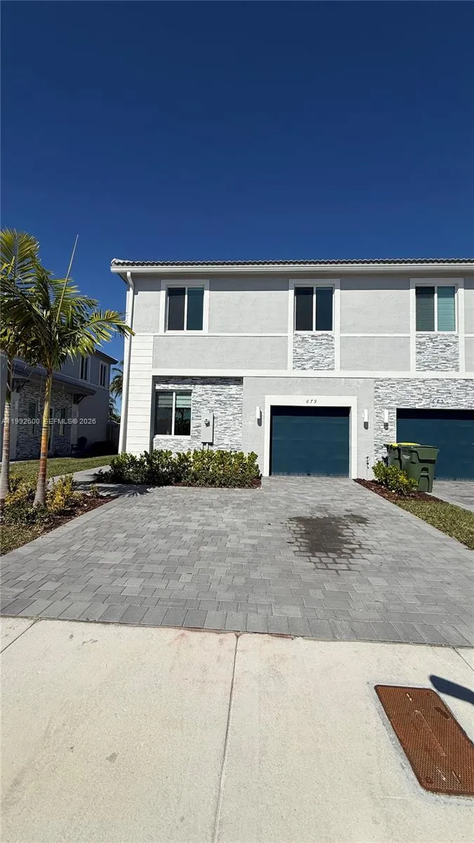 4 bedroom 3 bath for sale at 679 SE 13th St Cir, Homestead FL 33034