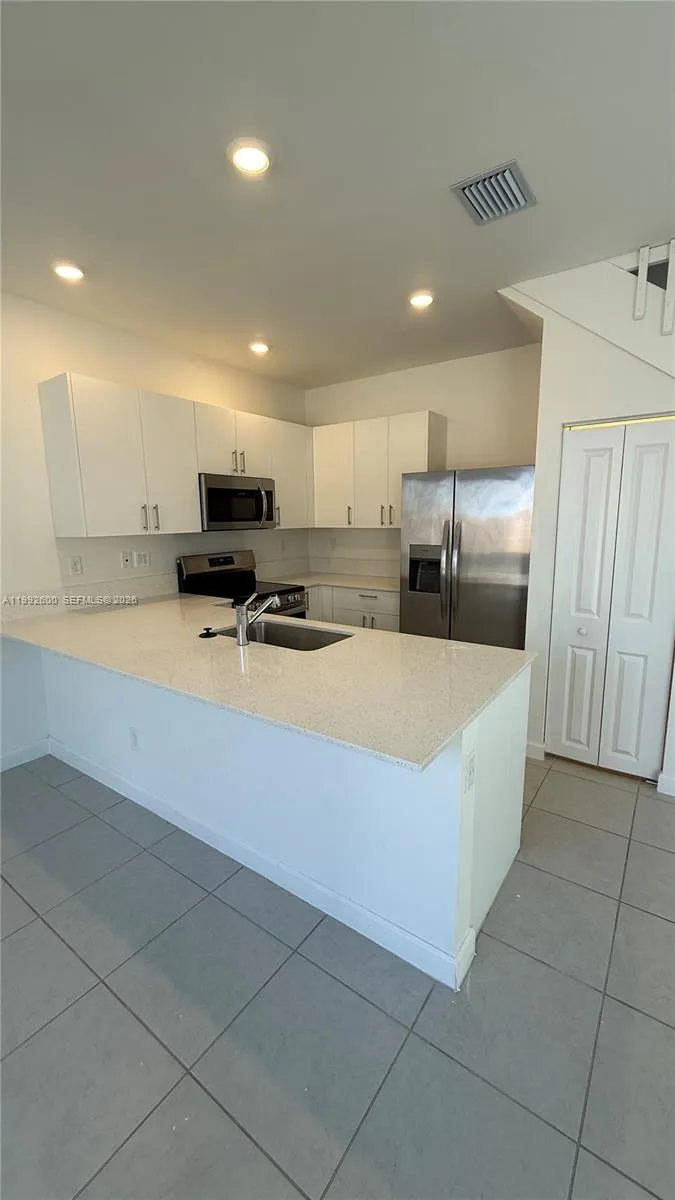 679 SE 13th St Cir, Homestead FL 33034
