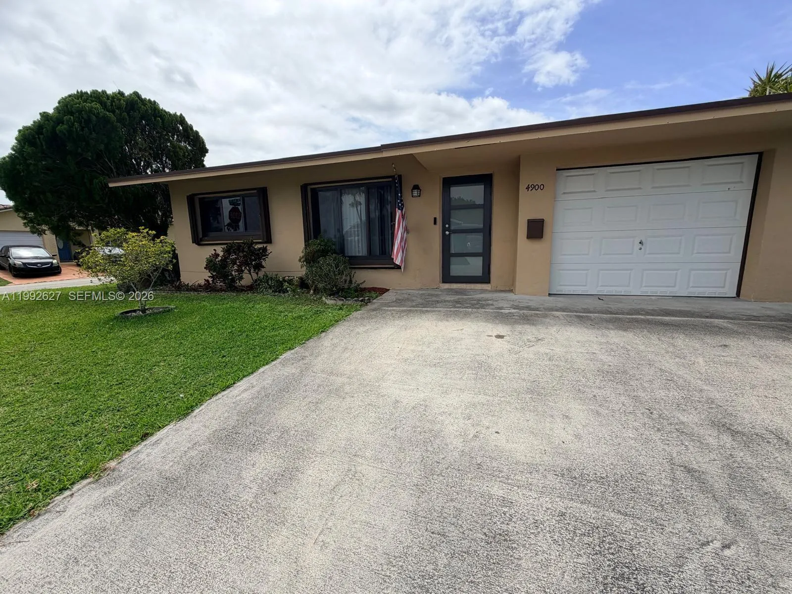 2 bedroom 1 bath for sale at 4900 NW 53rd Ct, Tamarac FL 33319