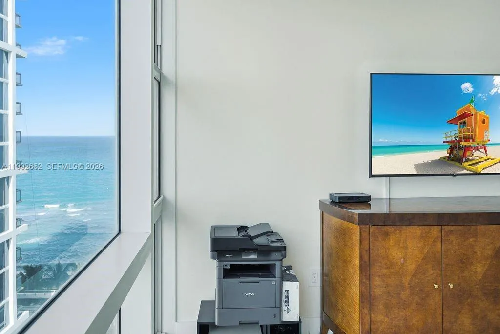6801 Collins Ave # 1414, Miami Beach FL 33141