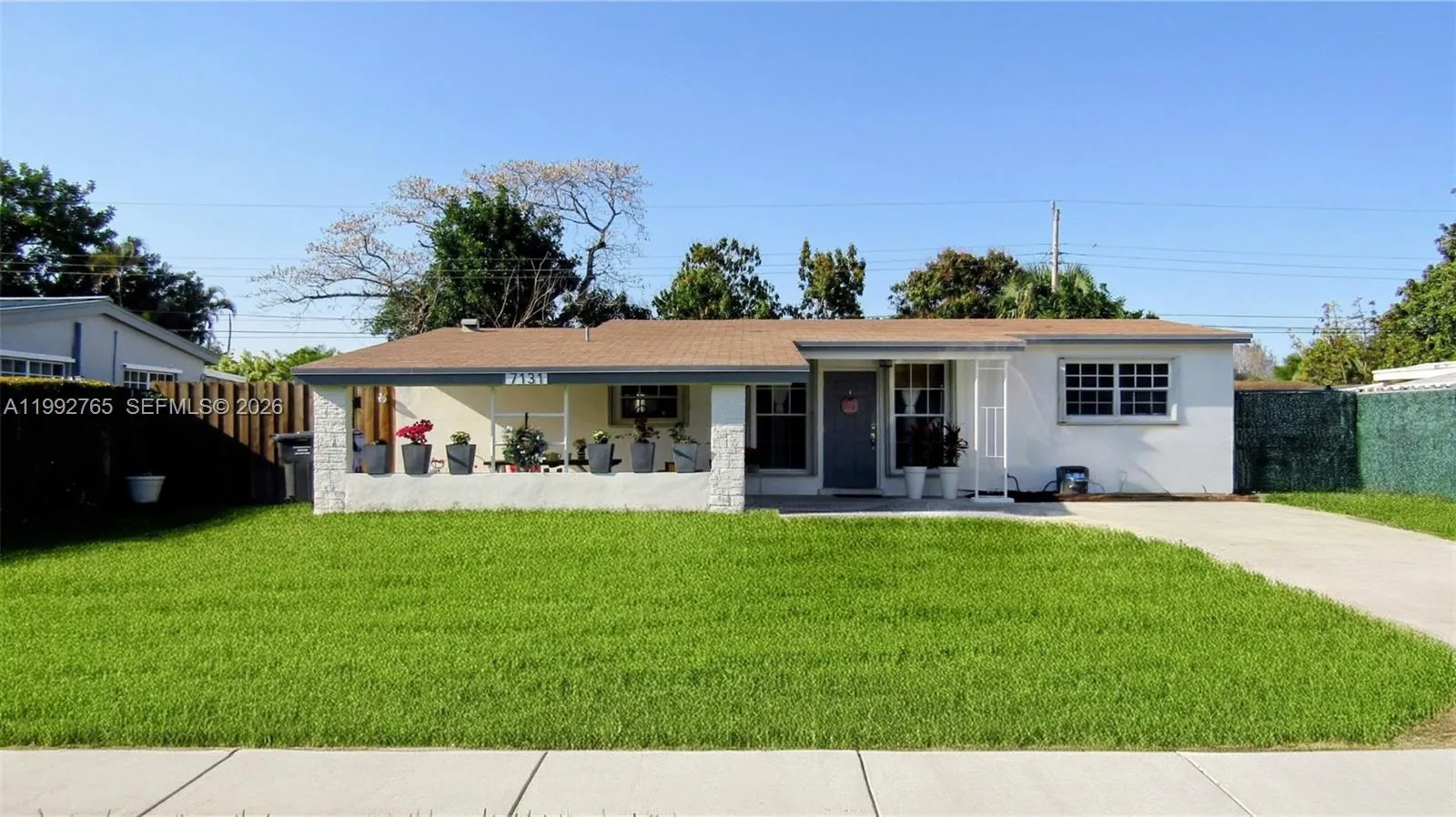 2 bedroom 1 bath for sale at 7131 Park St, Hollywood FL 33024
