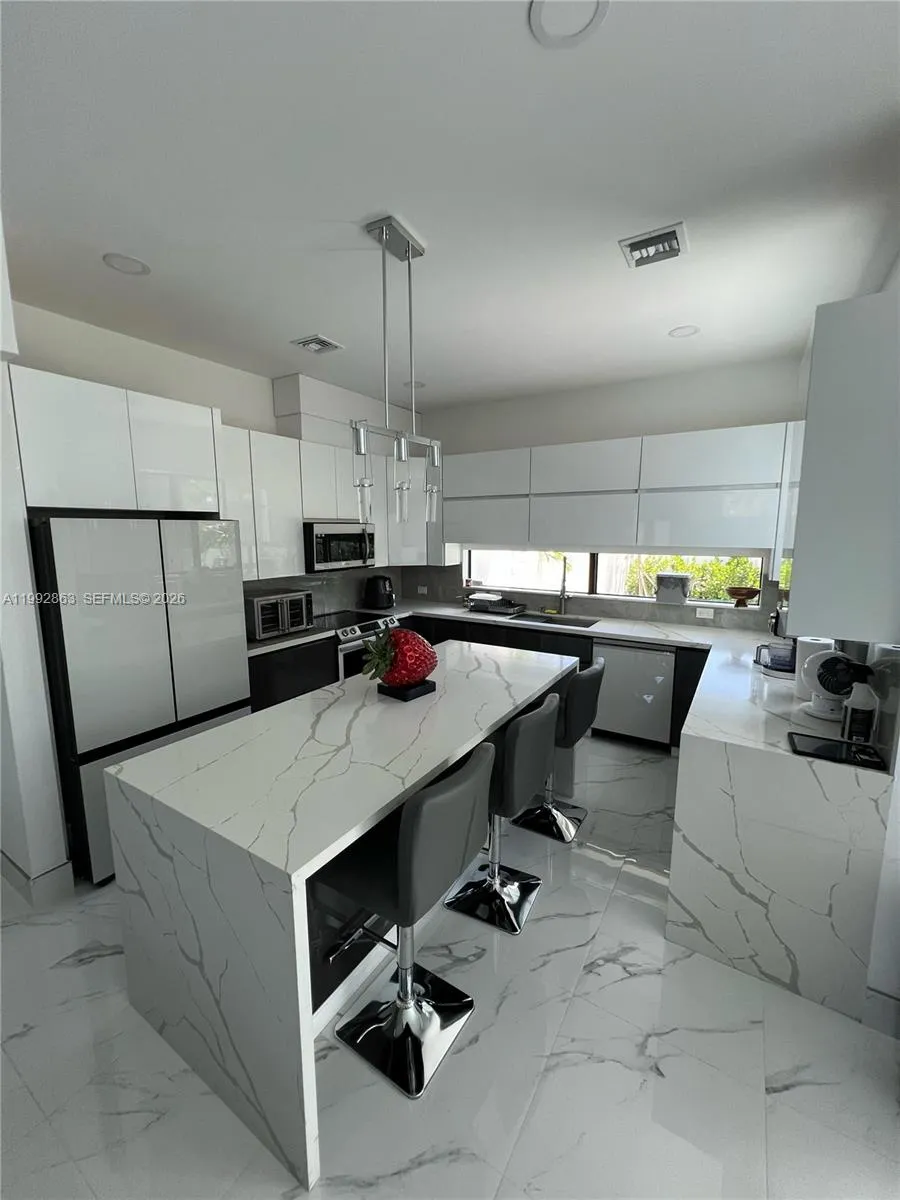 2342 Mckinley St # 3, Hollywood FL 33020