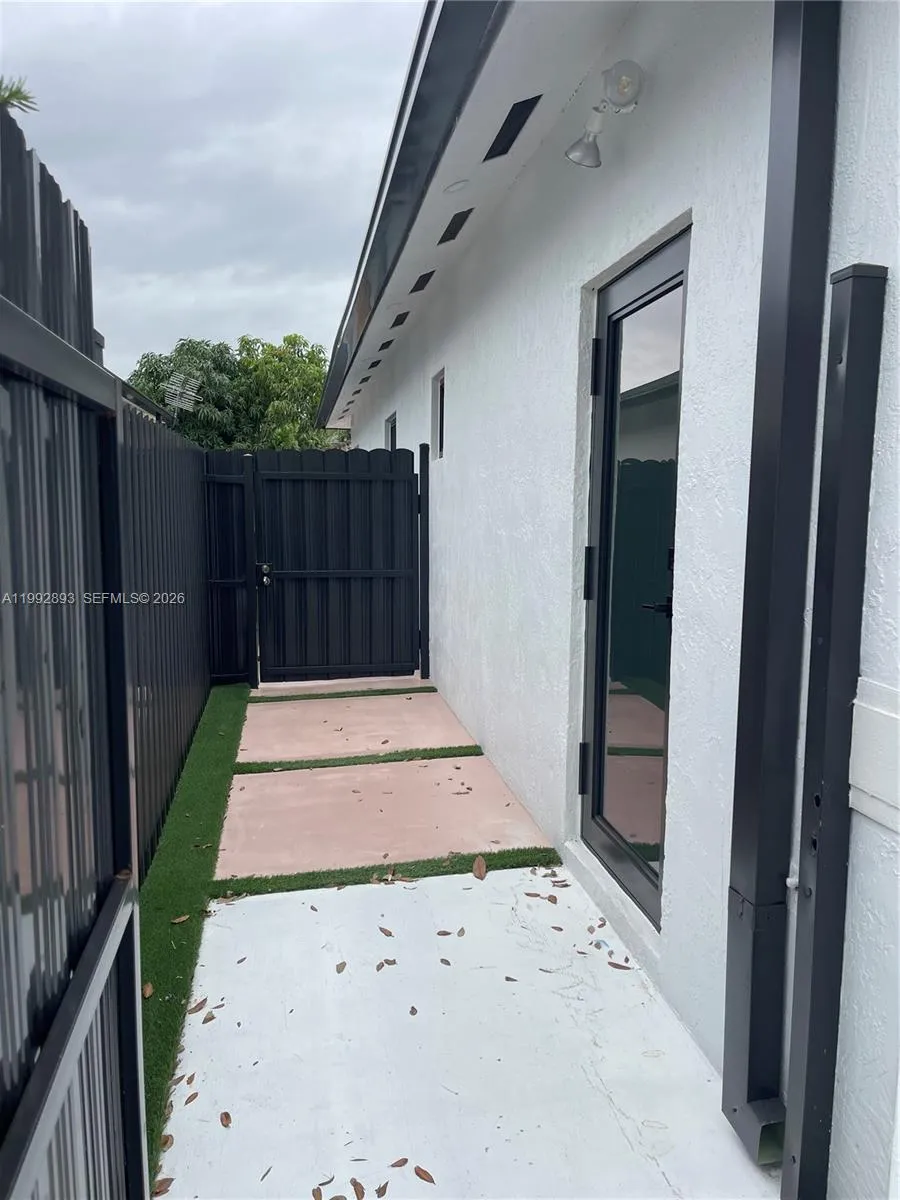 1 bedroom 1 bath for rent at 14554 SW 161 Ct, Miami FL 33196