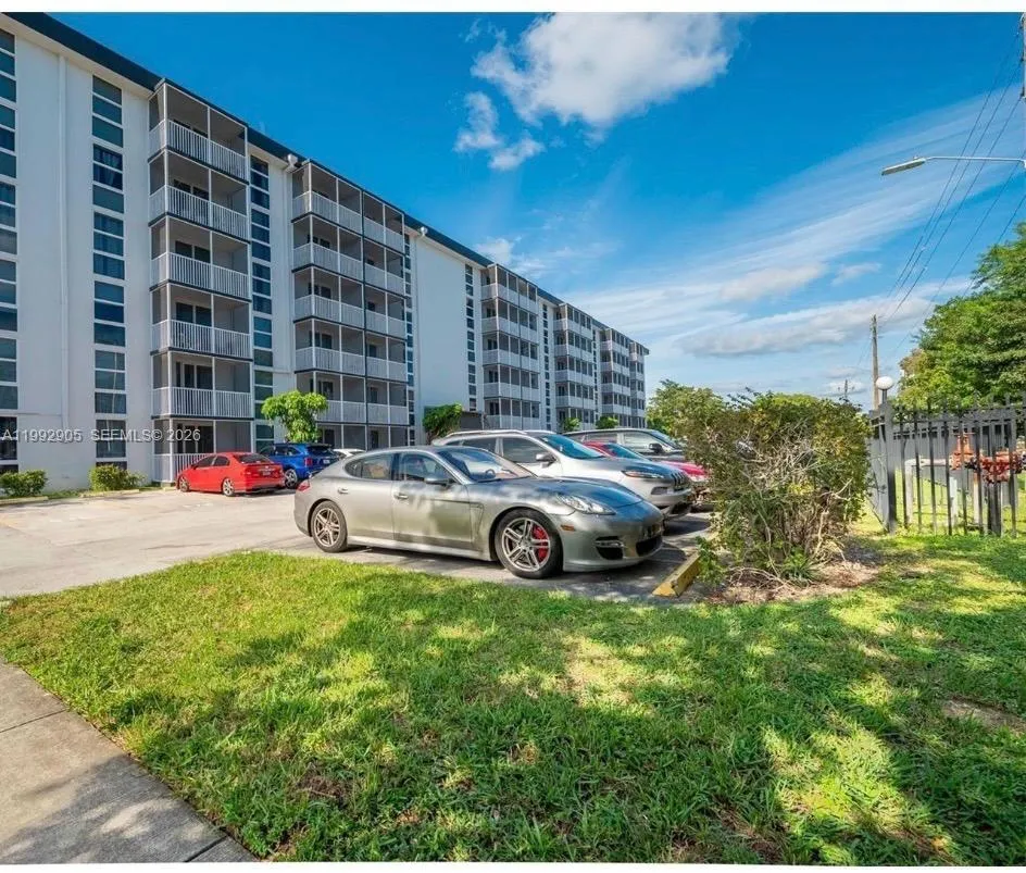 2 bedroom 2 bath for sale at 16851 NE 23rd Ave # B604, North Miami Beach FL 33160