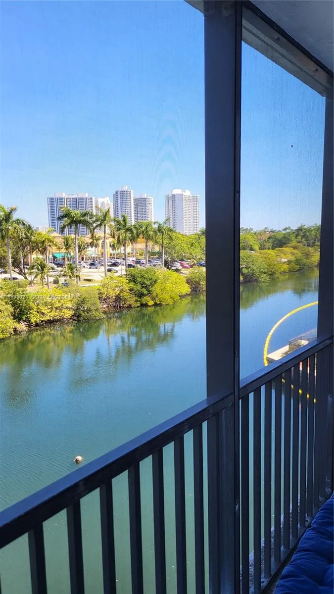3401 N Country Club Dr # 402, Aventura FL 33180
