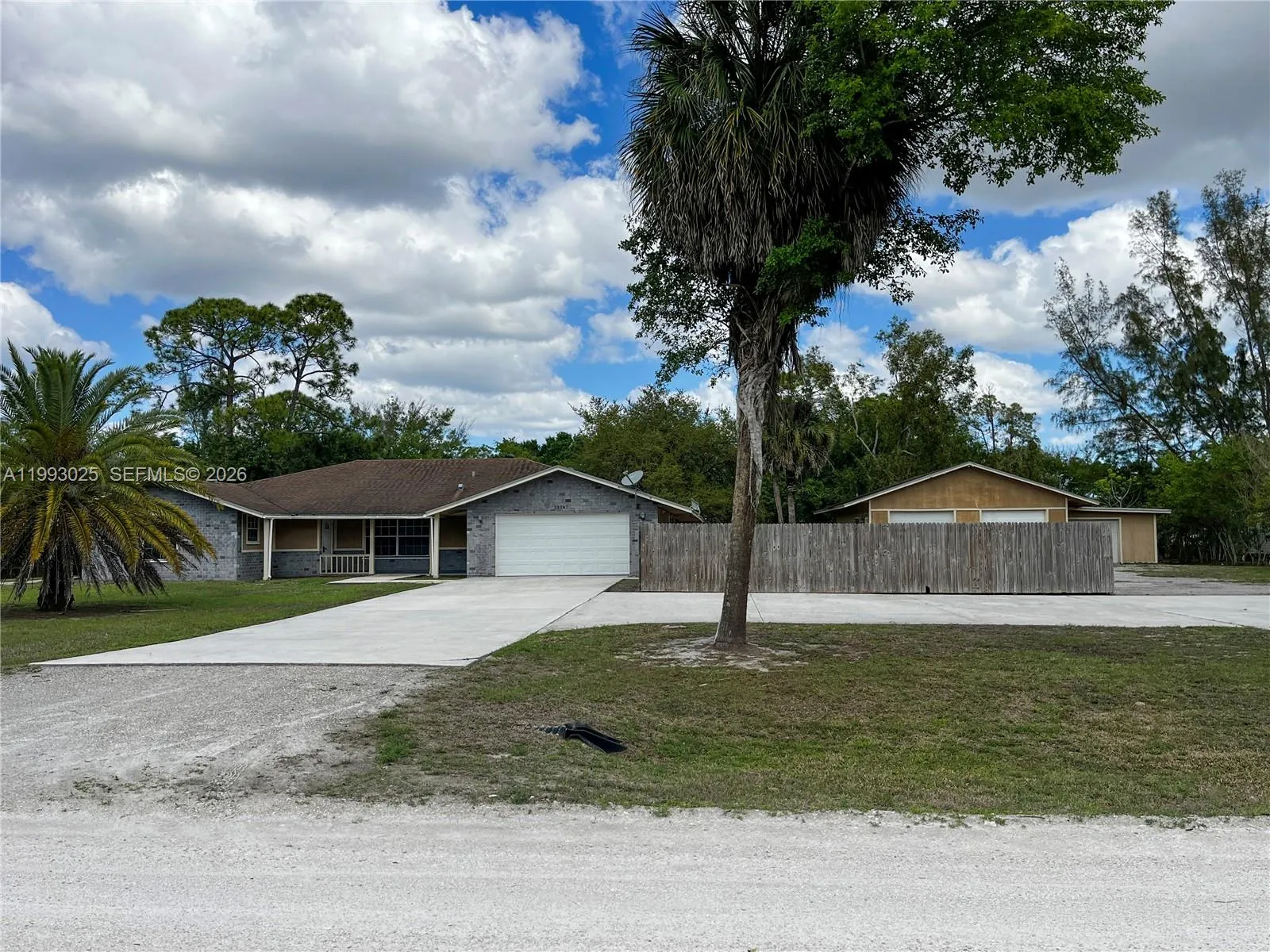 3 bedroom 3 bath for sale at 13587 N 77th Pl N, Unincorporated Palm Beach County FL 33412