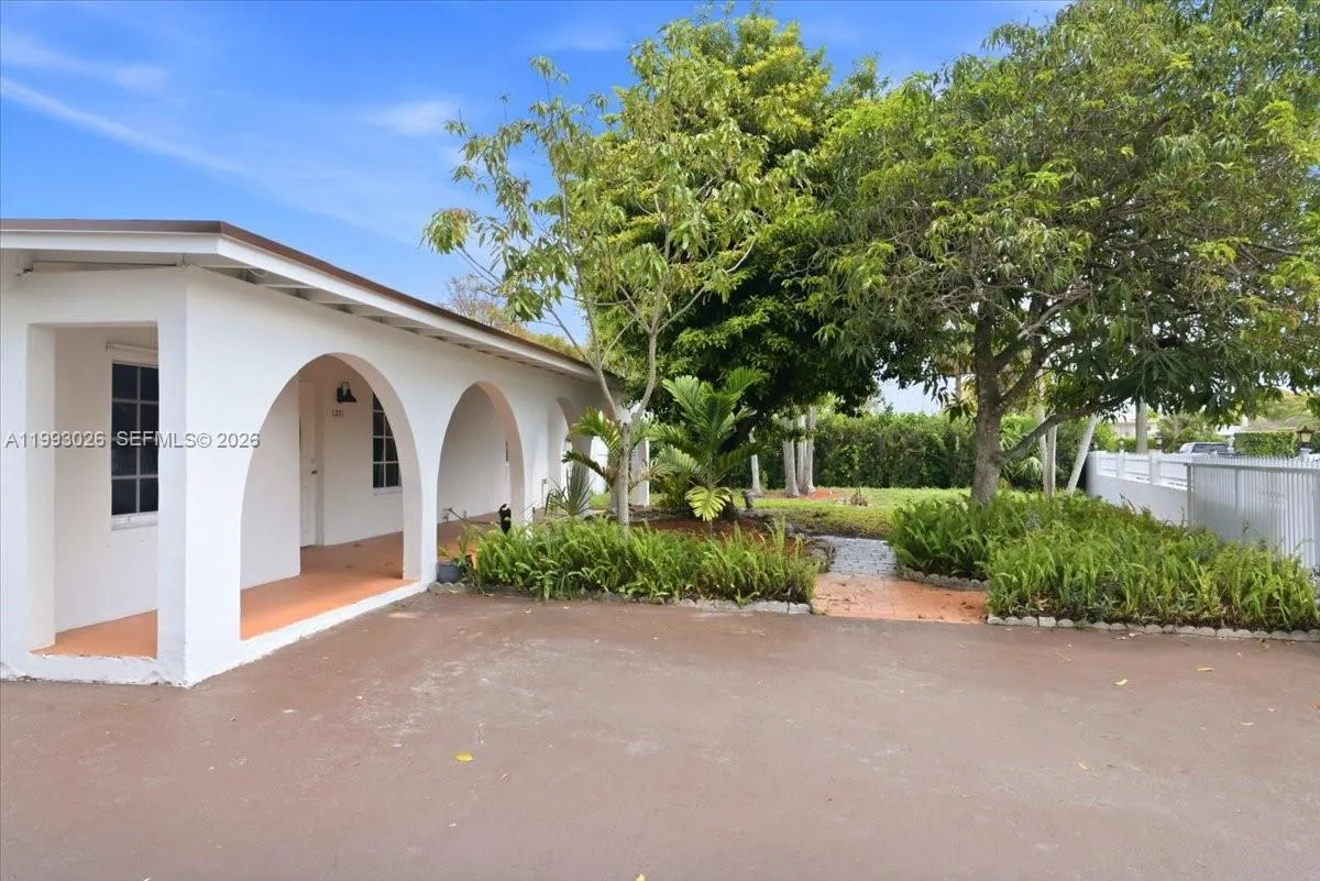 1271 W 83rd St, Hialeah FL 33014