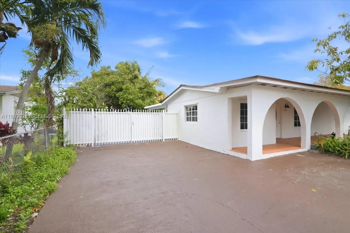 1271 W 83rd St, Hialeah FL 33014