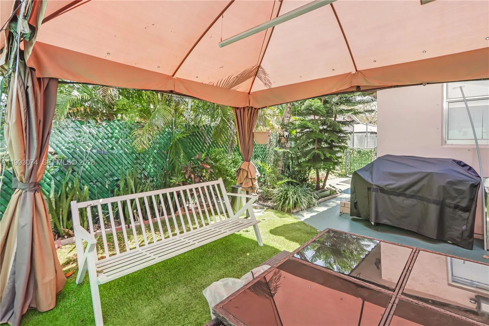 3675 NW 5th St, Miami FL 33125
