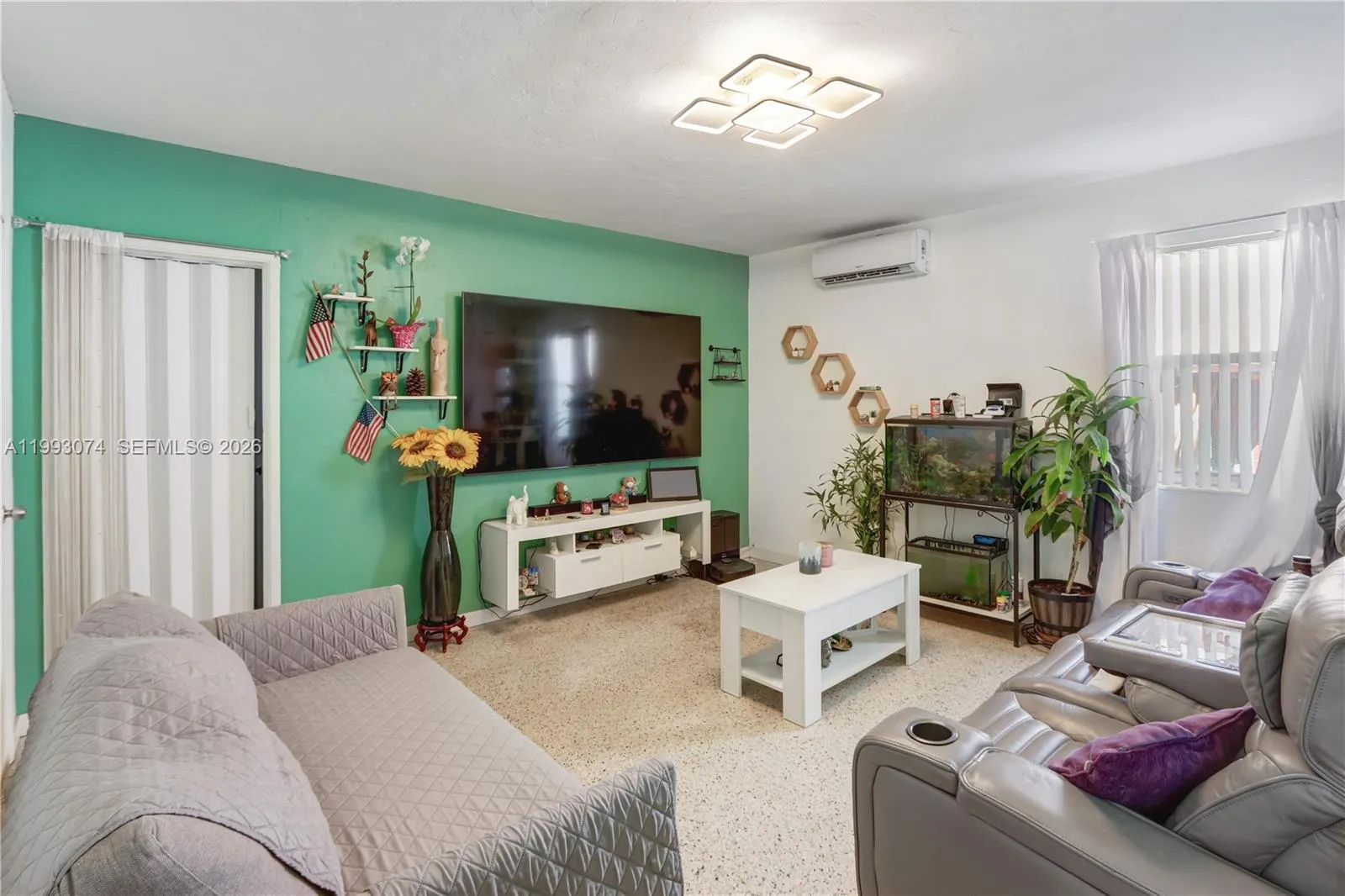 3675 NW 5th St, Miami FL 33125