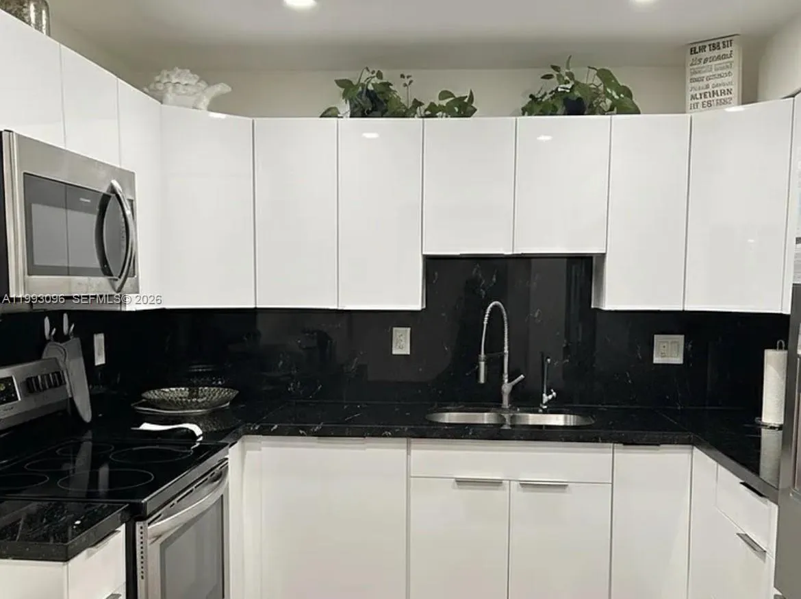 2450 NE 135th St # 103, North Miami FL 33181