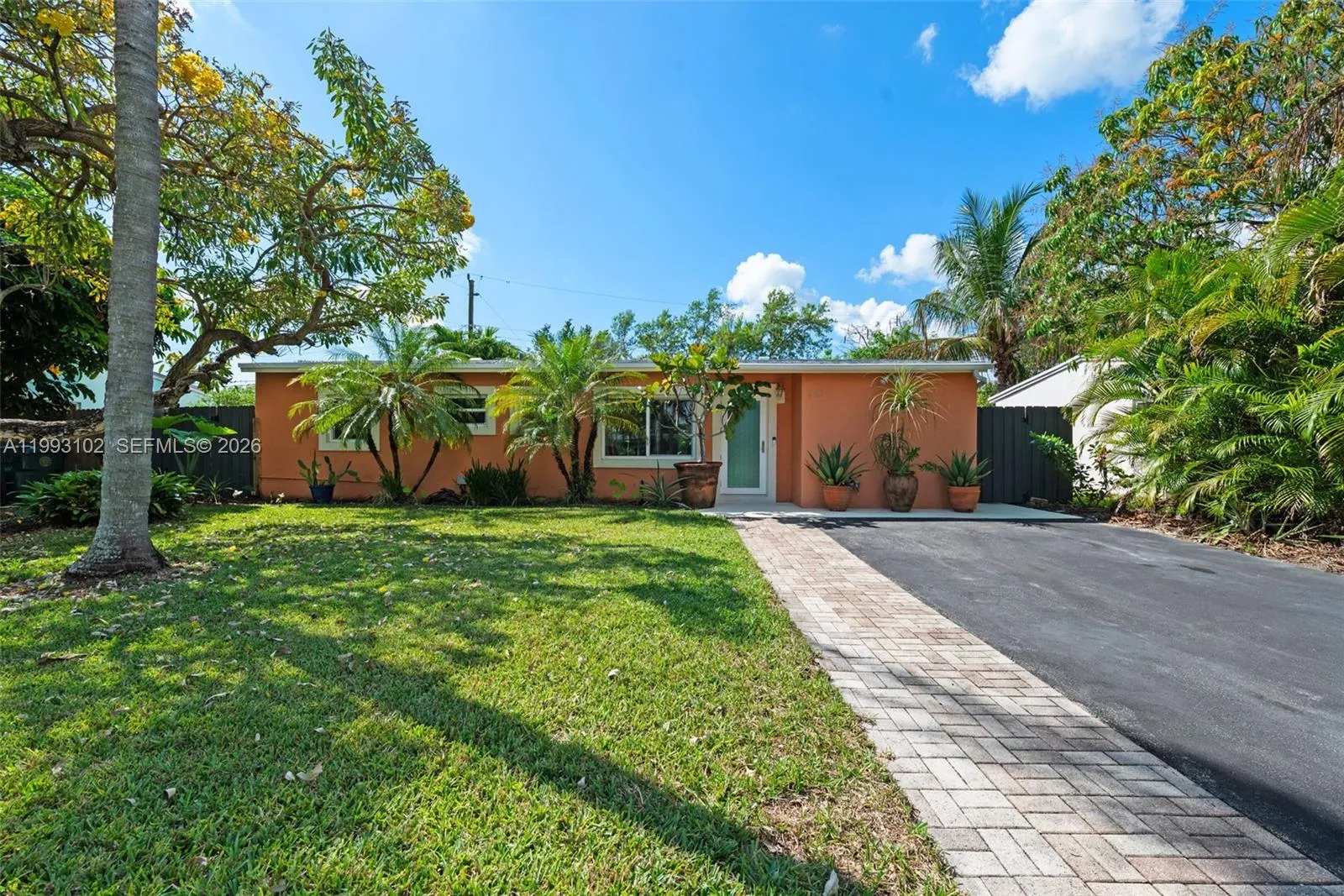 3 bedroom 2 bath for rent at 350 NE 59th St, Oakland Park FL 33334