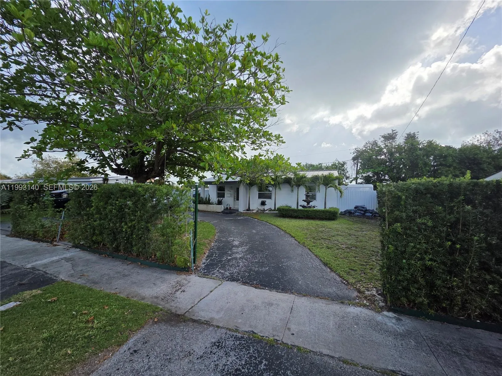 3 bedroom 1 bath for sale at 13825 Monroe St, Miami FL 33176
