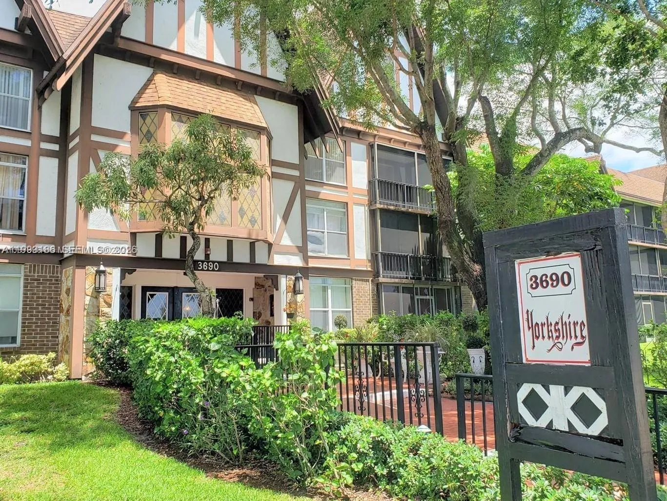 3690 Inverrary Dr # 3A, Lauderhill FL 33319