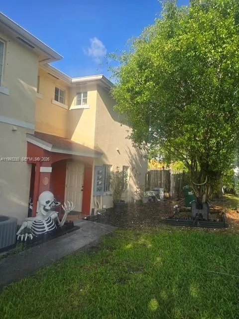 3 bedroom 3 bath for sale at 18614 SW 100th Ave # 18614, Cutler Bay FL 33157