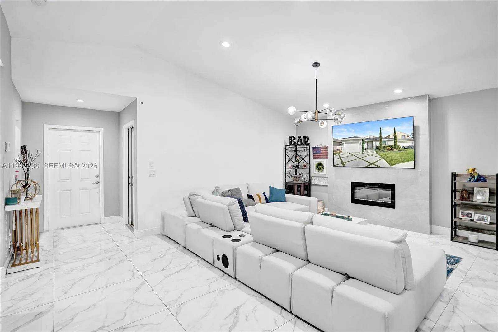 372 W Riverbend Dr, Sunrise FL 33326