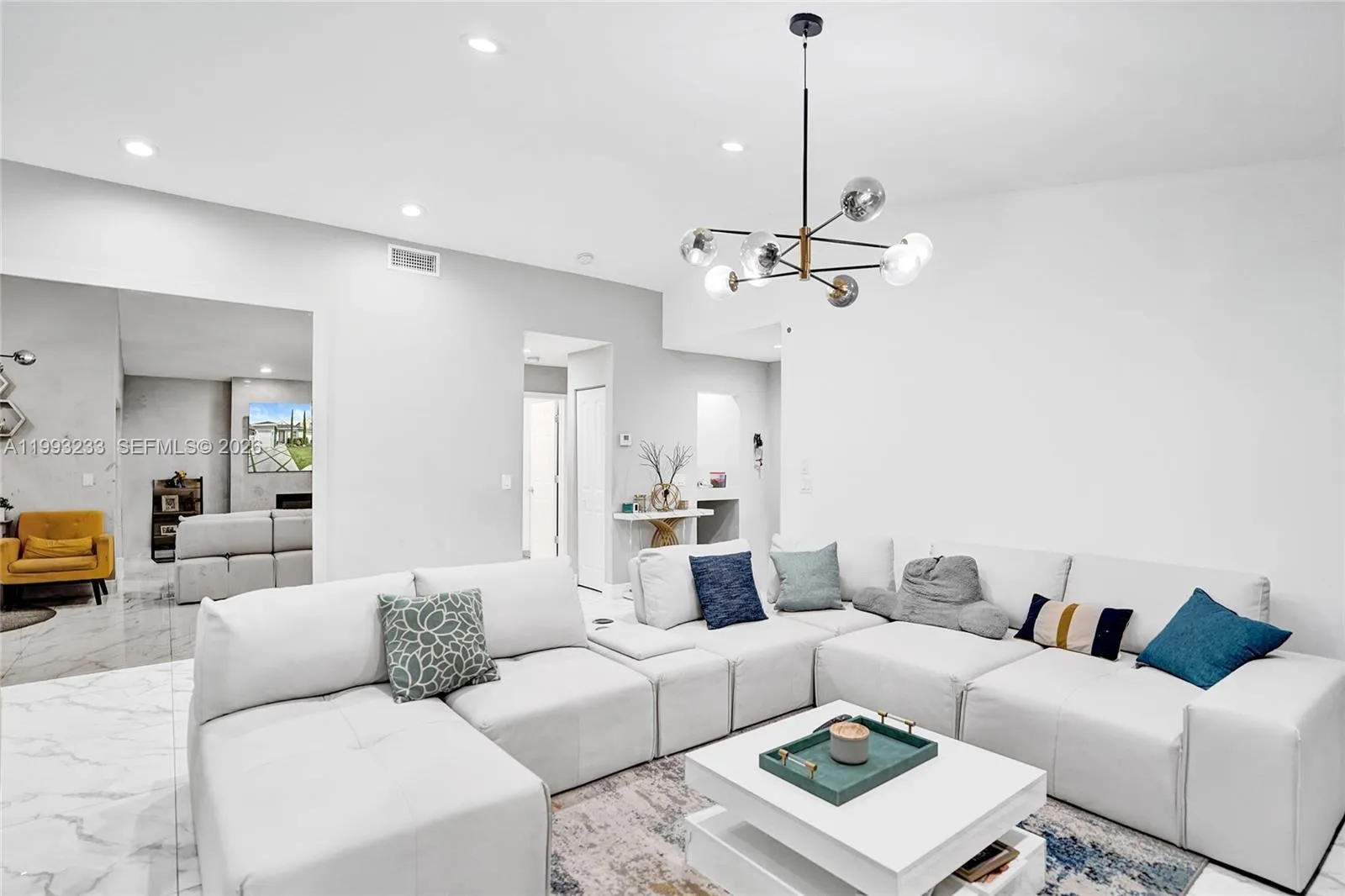 372 W Riverbend Dr, Sunrise FL 33326