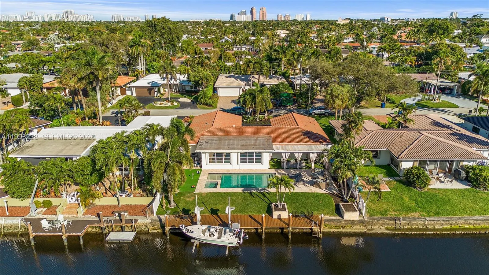 2207 NE 16th Ave, Wilton Manors FL 33305