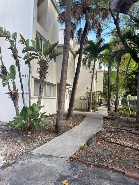 1910 SW 17th Ave # 4, Miami FL 33145