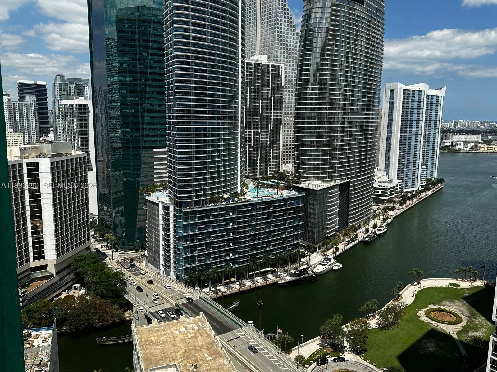 2 bedroom 2 bath for rent at 500 Brickell Ave # 3307, Miami FL 33131