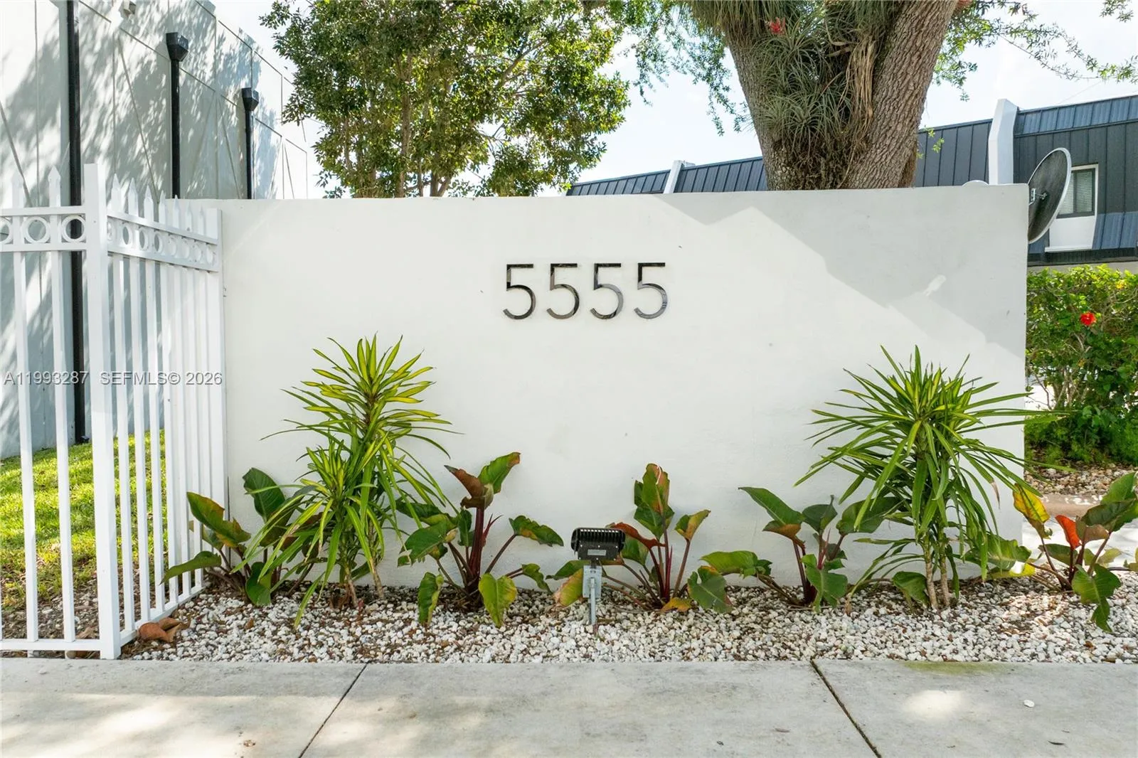 2 bedroom 2 bath for sale at 5555 Ludlam Rd # 46, South Miami FL 33155