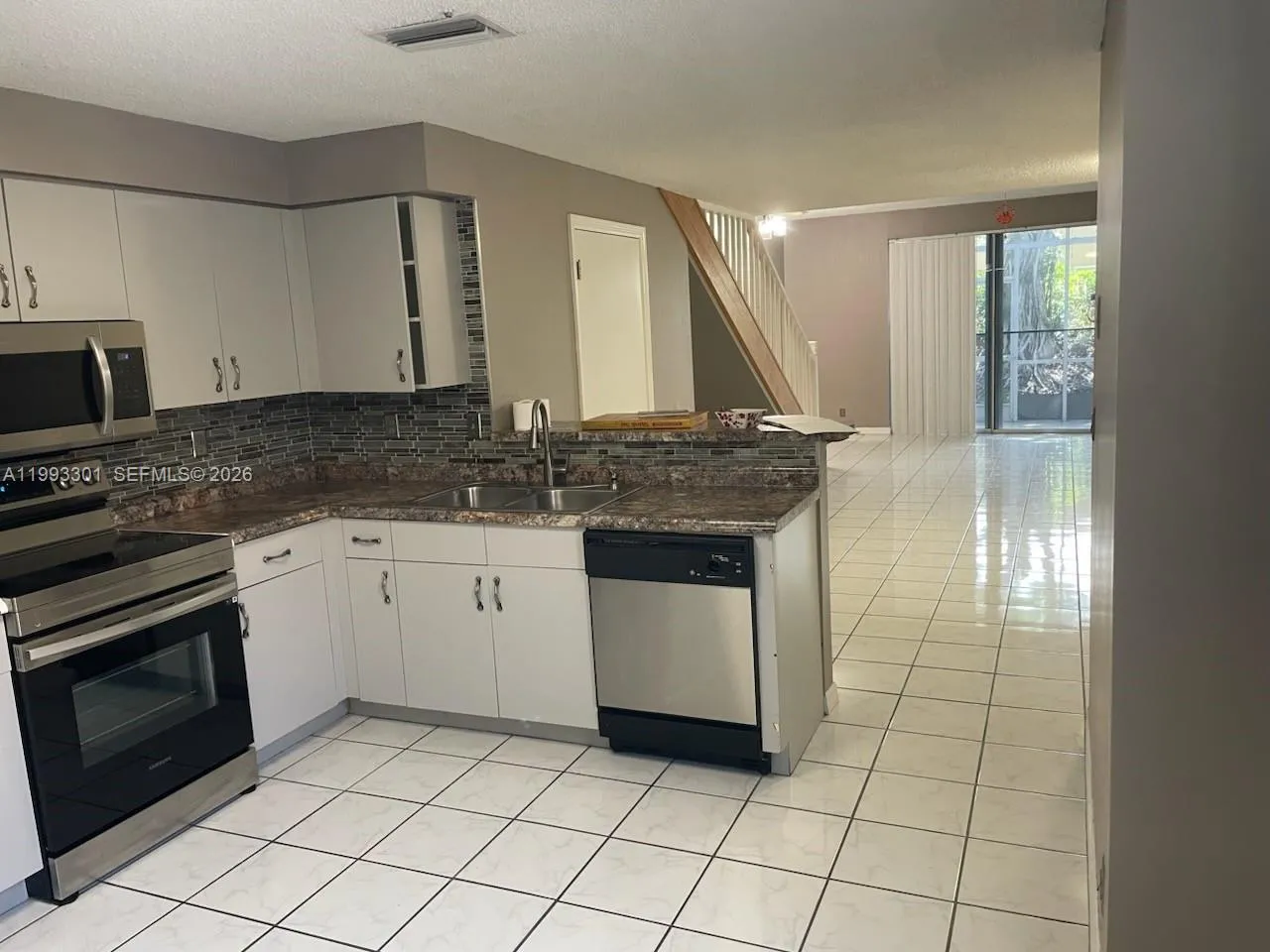 800 Sorrento Dr, Weston FL 33326