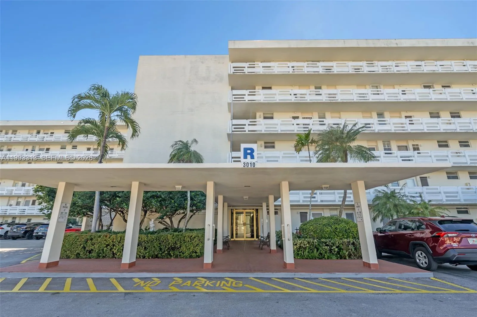 3010 Marcos Dr # R308, Aventura FL 33160
