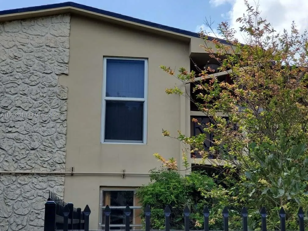 3901 SW 78th Ct # 221, Miami FL 33155