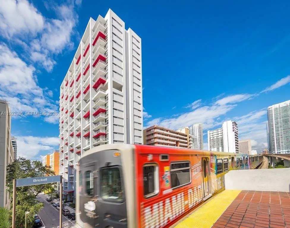 1 bedroom 1 bath for rent at 117 SW 10th Street # 2105, Miami FL 33130