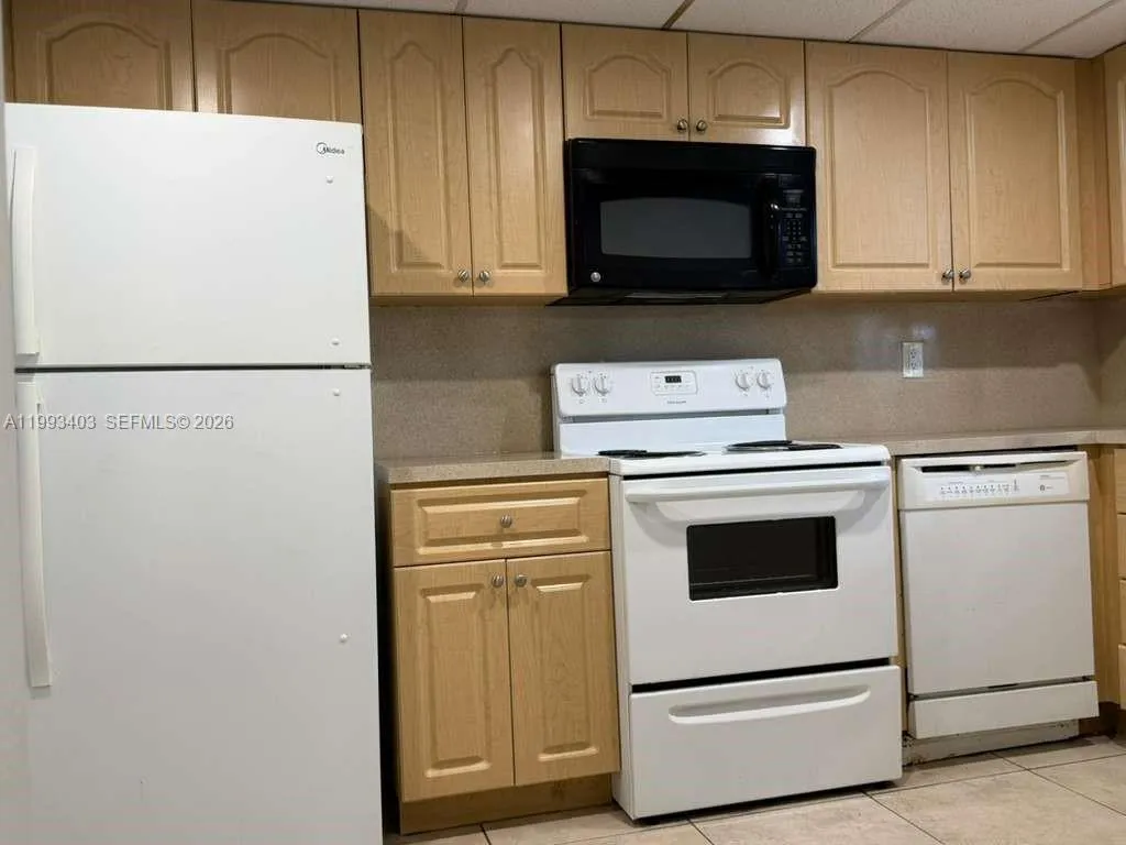 9365 Fontainebleau Blvd # E228, Miami FL 33172