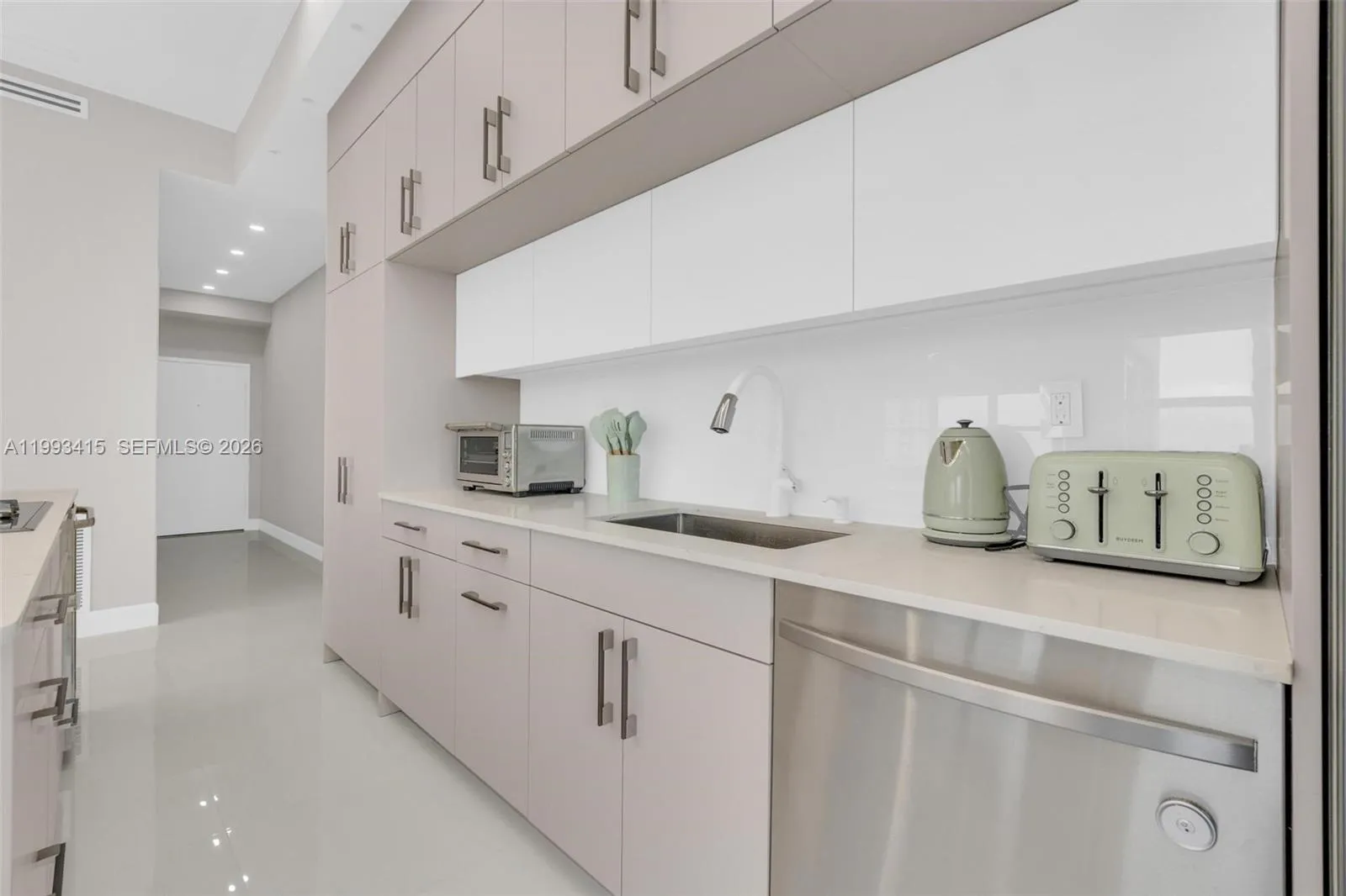 18011 Biscayne Blvd, Aventura FL 33160