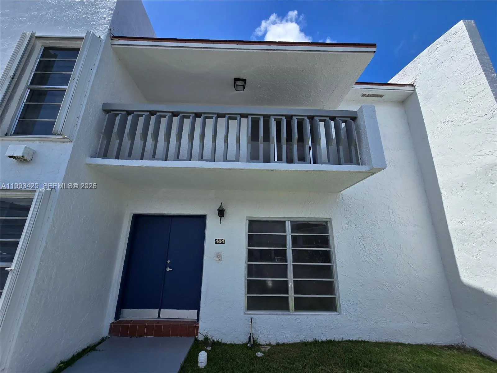 3 bedroom 2 bath for sale at 17120 SW 94th Ave # 404, Palmetto Bay FL 33157