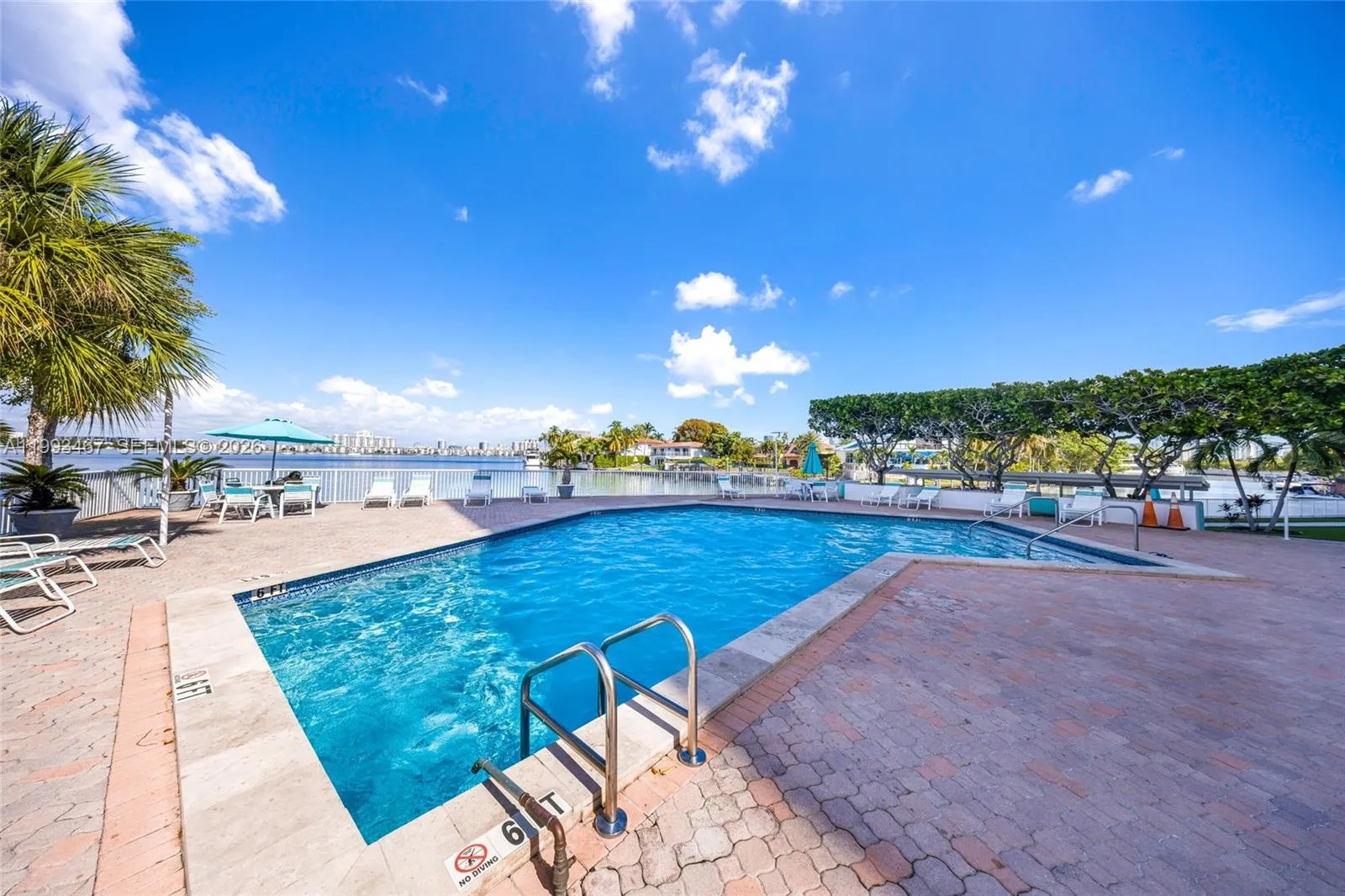 2841 NE 163rd  St # 215, North Miami Beach FL 33160