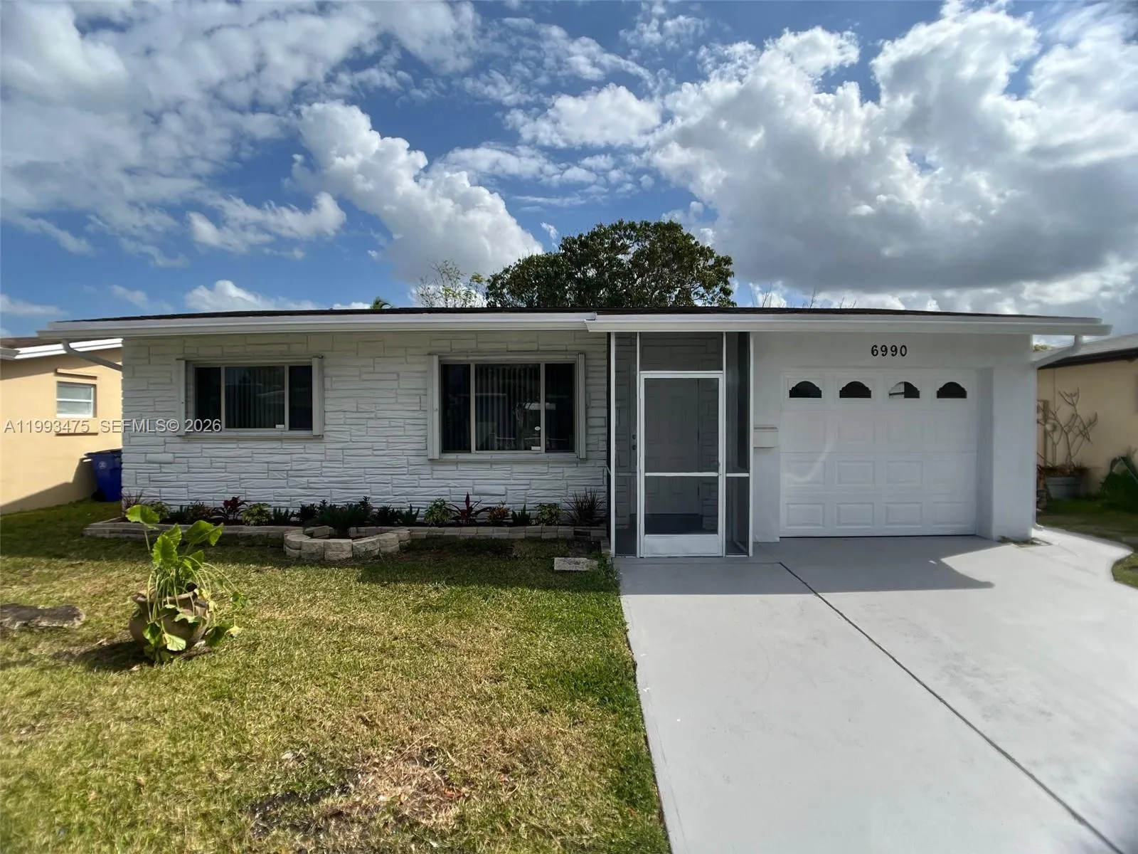 6990 NW 17th St, Margate FL 33063