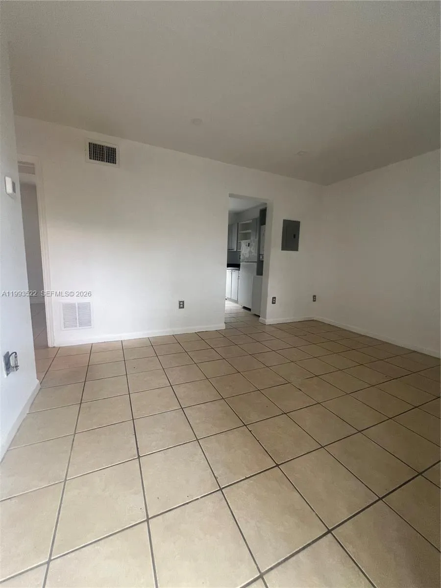1 bedroom 1 bath for rent at 3680 Oak Ave # 2, Miami FL 33133