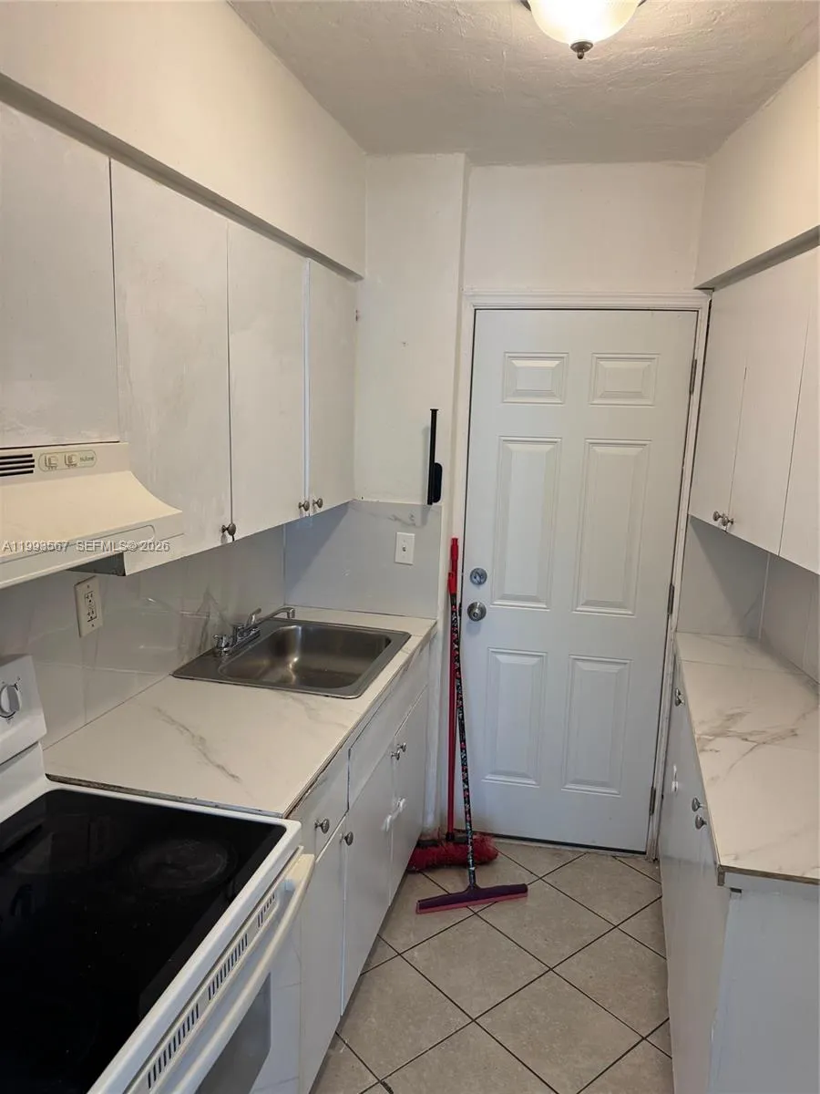 2 bedroom 2 bath for rent at 11 SW 52nd Ave # 1B, Miami FL 33134