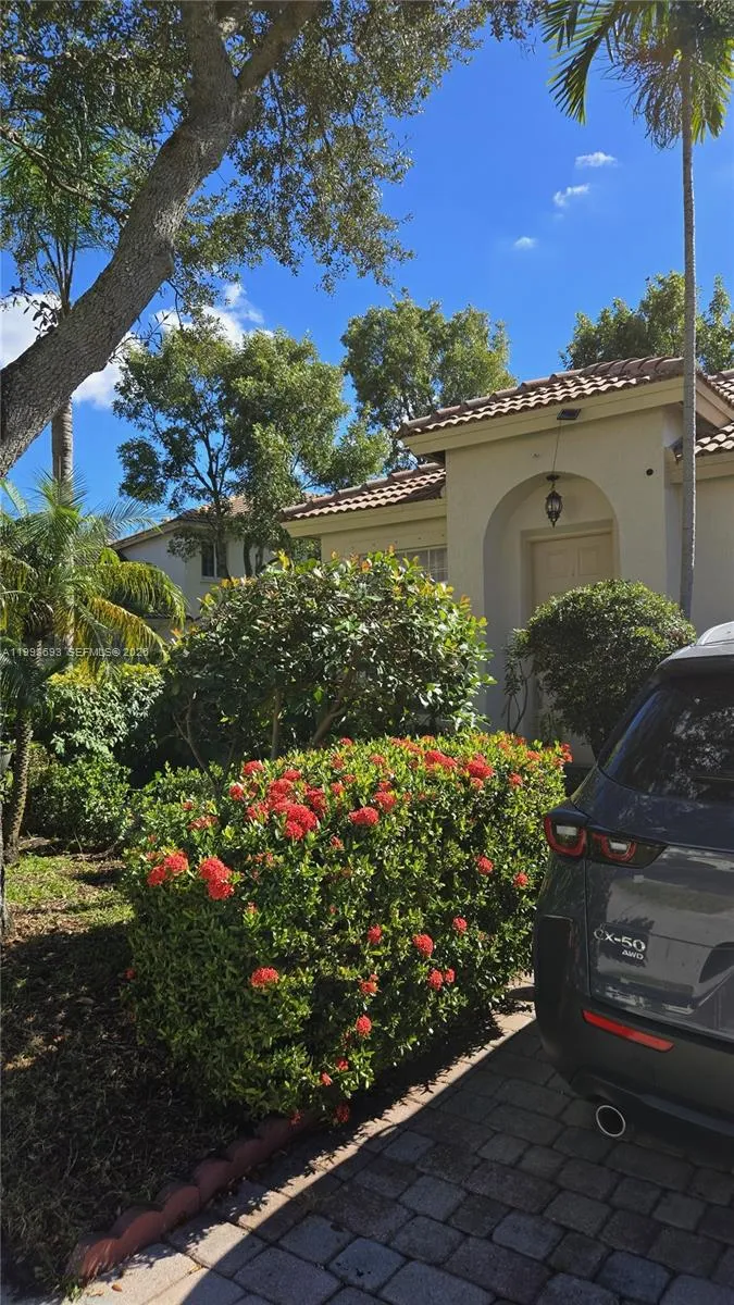 7950 NW 20th St, Pembroke Pines FL 33024