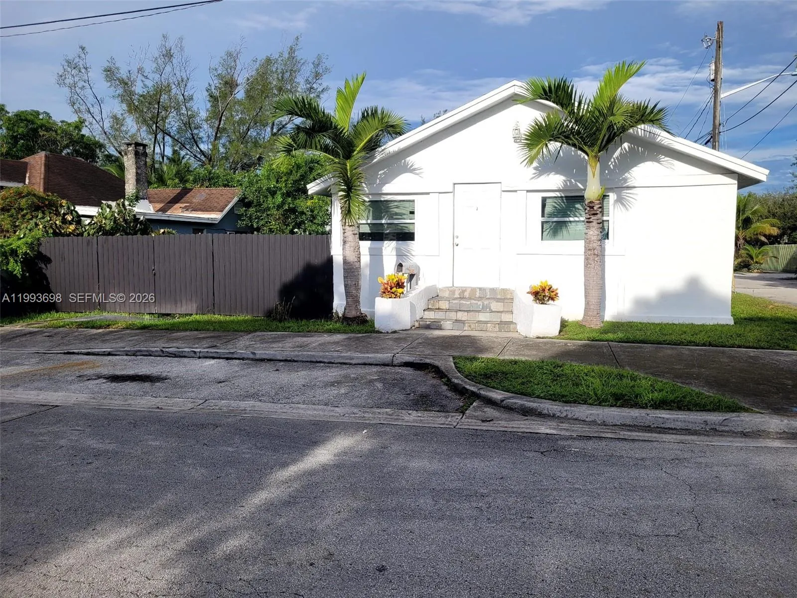 5720 NE Miami Pl, Miami FL 33137