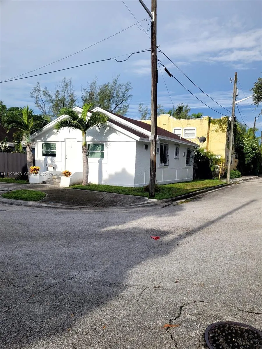 5720 NE Miami Pl, Miami FL 33137
