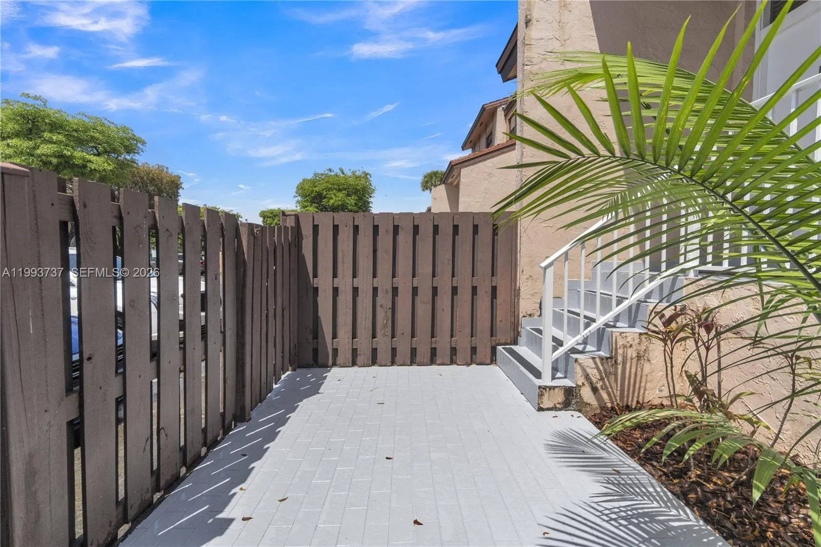 425 W Park Dr # 12, Miami FL 33172